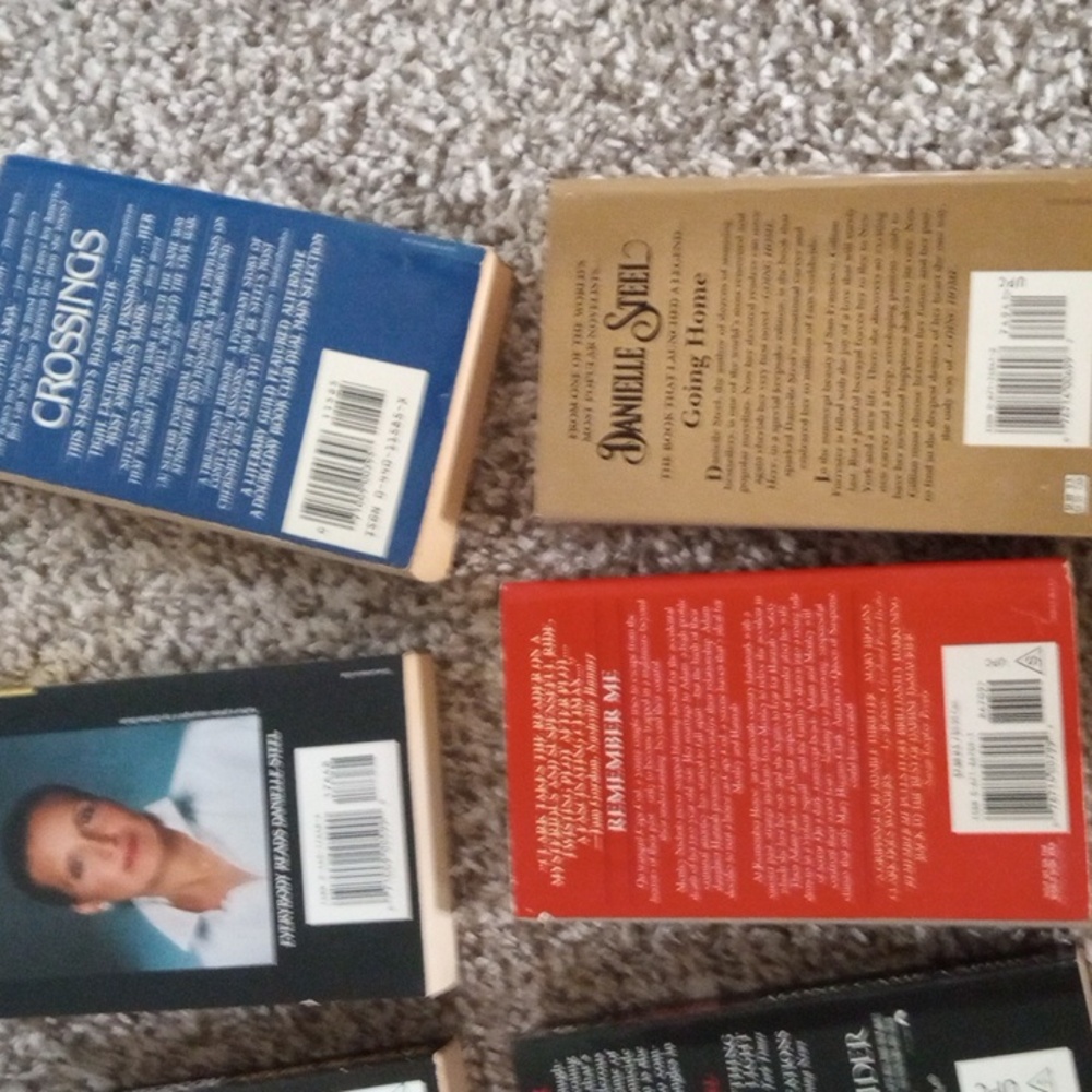 Paper back book bundle - Picture 5 of 5